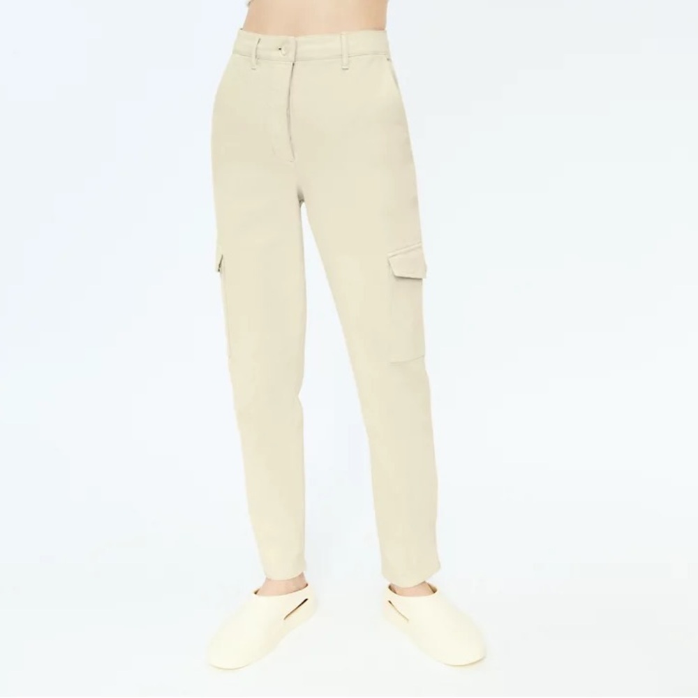 Aritzia Wilfred Free Modern Cargo Pant in Cream (Birch)